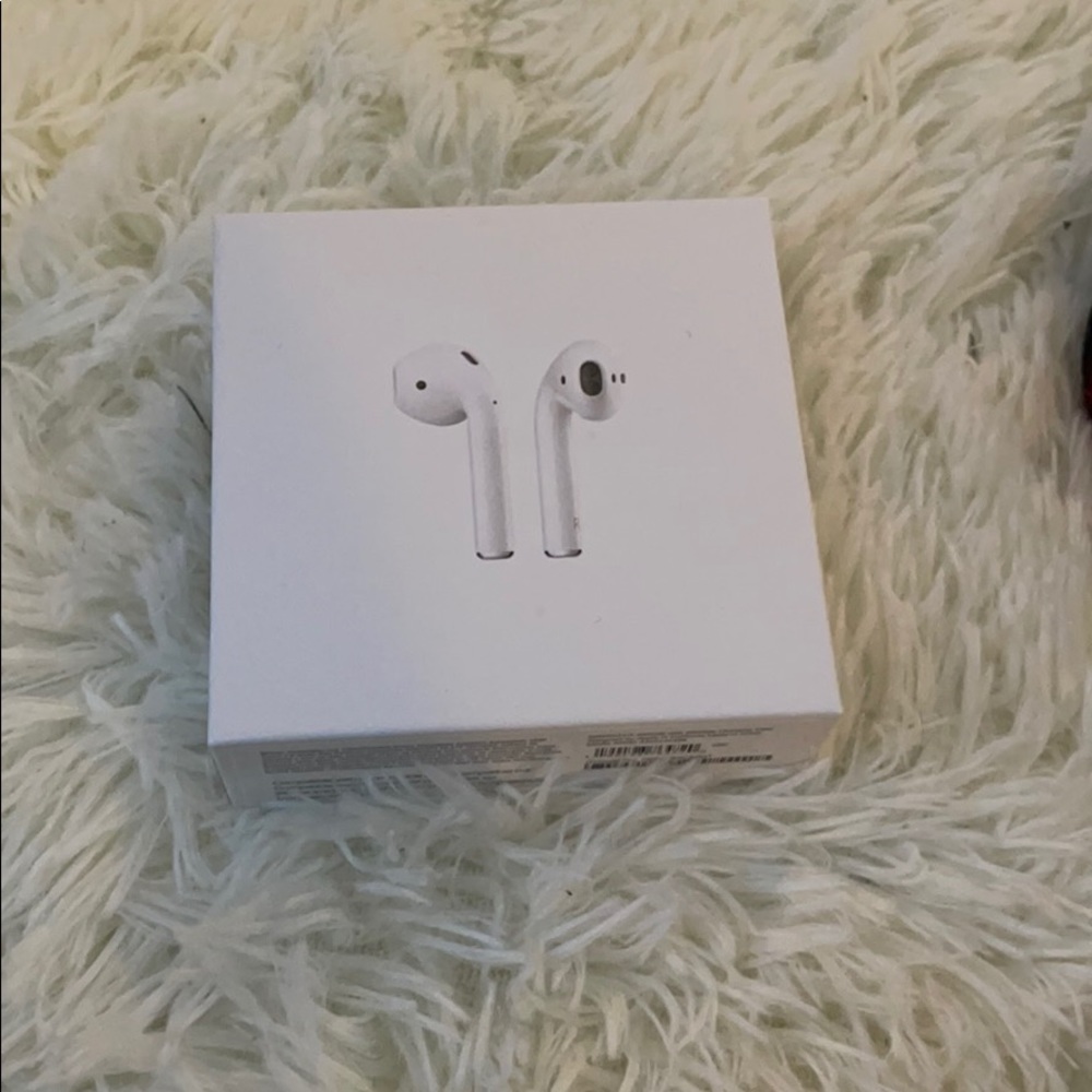 Apple AirPods Gen 1 w/ USB cable charger
